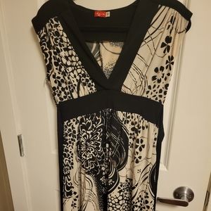 Black and white floral dress size small